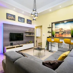 https://downtown-deluxe-two-bedroom-apartment-with-sauna.inbudapesthotels.com